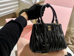 Sac à main Matelasse en surface de ride réglable et bandoulière détachable napa en cuir en cuir sac pour femmes