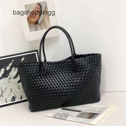 Sac à main new Cabat Leather Capacité Bottegs Bottes Sided One Venets Panier grand tissu 2024 Tote Femme Classic Double Bags Sac Shopping Sac Shopping 8S8D