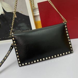 Bolso Remachado Punk Piel de becerro Bolso cuadrado Diseñador de moda 2 tamaño Sobre femenino Bolsa Cubierta Cadena Estrella de lujo Mismo modelo Bolso de hombro portátil Monedero Compras