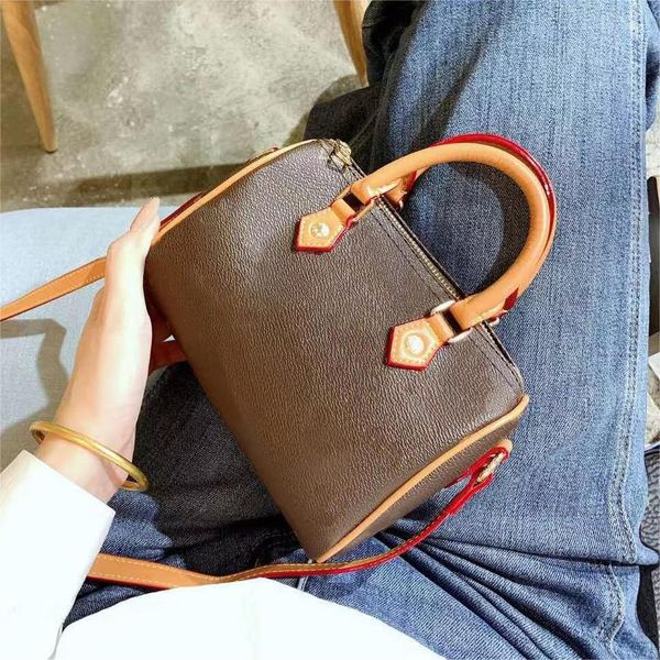 Bolso Bolso de hombro Bolso popular para mujer Moda para mujer Monedero cruzado cilíndrico Monedero para el cuerpo Cremallera larga Almohada Práctico Diseñador famoso informalM81085