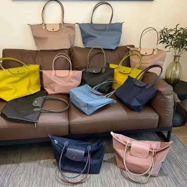 Tienda de bolsos Venta al por mayor Venta al por menor Bolsas de bola de masa plegables Clásicos Bolso de mano para mujer Caballo bordado Hombro Mujer Moda Nylon Compras