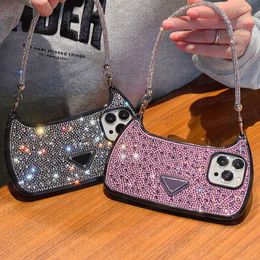 Étui de téléphone de style sac à main pour iPhone 15 14 13 12 Pro Max Bling Glitter Shiney Clear Rhine Stone Couverture en plastique Portable Triangle Shell
