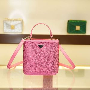 Sac à main Nouveau style de célébrité Internet pour femmes avec diamant incrusté à main une épaule de haute qualité 2024 nouveau design mode 78% de réduction sur le magasin en gros