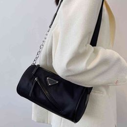 Bolsos 70% de descuento 2022 nuevo bolso de tela de nailon textura de mujer sling un hombro oblicuo vano pequeño redondo verano versátil moda monederos geniales