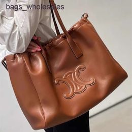 Les sacs à main sont vendus à bas prix dans les magasins pour femmes à la mode haut de gamme exquise en cuir souple Sac en cuir pour femmes