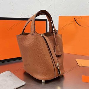 Handtassen Bag Designer Soft Leather Wallet Light Luxe Praktisch lychee -patroon voor vrouwen Classic Famous Brand Shopping Portes 2210303030