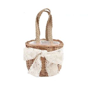 Handtassen Kids Mini Handtas Schattige snaarzakken voor meisjes Stroband Tote Lace Bowknot Handtassen Handgemaakte baby Beach Rattan Bucket Bag 230530