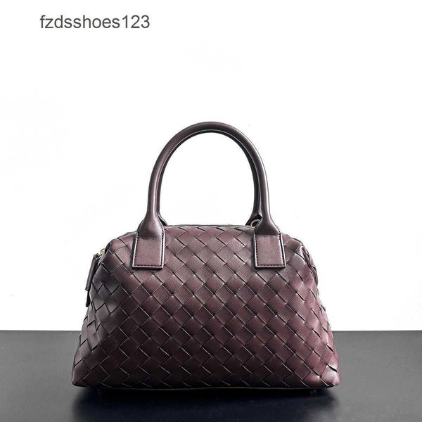 Handheld Luxury Womens Handbag One Bag Designer épaule Venetas 2024 Sacs Lady Simple Bauletto Pillow Cuir Bottegs Woven Crossbody Fashion Handsbags RXXV