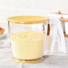Manipuler la forme de tasse de tasse farine à tamis tamis-boulangement glaçage glace à sucre poudre de poudre de tamis filtre avec outil de cuisine couvercle gadget de cuisine