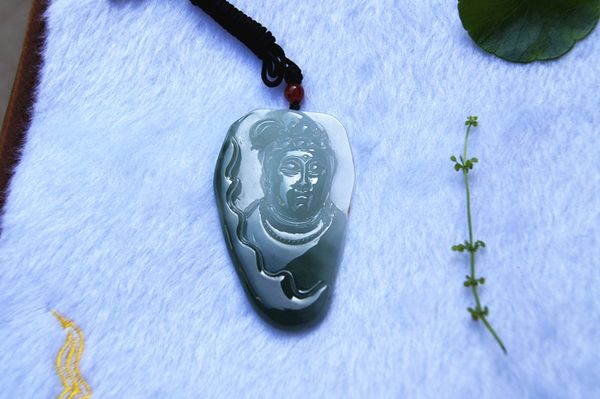 Sculpture à la main de glace naturelle - collier pendentif jade guanyin bodhisattva (talisman) coloré (ce n'est qu'un)