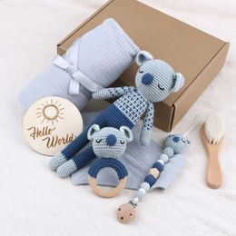 Handgemaakt haakdier Baby Tentether Toy Wooden Geboren Koala Gevulde Doll Muslin Deken Birth Souvenir Gift Box 240415