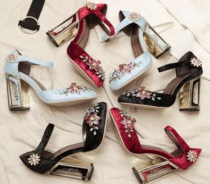 Handgemaakte Crystal Flower Pumps Dames Kleedschoenen Hoge hak Fashion Rhinestone Lady Wedding Party Vintage Mary Jane Shoe5028453