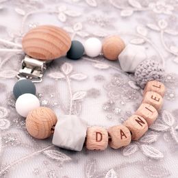 Nombre personalizado hecho a mano Silicone Wood Pacifier clips Cadena de dentición segura Baby Teher Eco-Fromy Clips Soportes