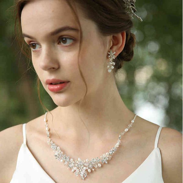 Conjuntos de joyería de boda de perlas de agua dulce hechos a mano, pendientes florales de Color plateado para novia, conjunto de collar, accesorios para mujer