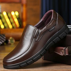 Casco de cuero genuino hecho a mano para hombres Plataforma plana zapatos para caminar calzado al aire libre zapatillas transpirables 240129