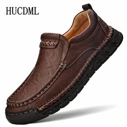 Fabriquées à la main en cuir authentique Chaussures décontractées High Quality Sole Sole confortable Mandons pour hommes confortables Moccasins noirs plus taille 38 231221