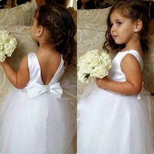 Handgemaakte meisjes jurk voor bruiloft wit kralen bloem jurken juweel halslijn vloer lengte mooie prinses meisjes pageant jurk feestjurken