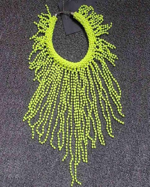 Hecho a mano en stock moda europea amarillo neón declaración mujeres gargantillas largas estrella borlas gruesas cadenas collar de cuentas 233Y2857792