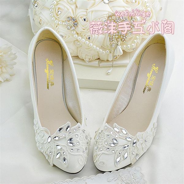 Chaussures de mariage en dentelle de cristal ivoire faites à la main plates 4 5 cm 8 cm talons de chaton chaussures de demoiselle d'honneur de mariée pour les mariages slip-ons strass Cr245i