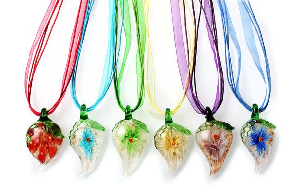 Colliers avec pendentif en forme de fleur intérieure en verre de Murano, fait à la main, corde en soie, bijoux de fête tendance pour femmes, 6 couleurs