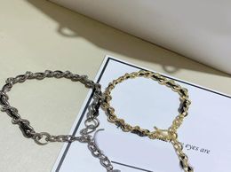 Bracelet de chaîne de matériau en cuir à la main