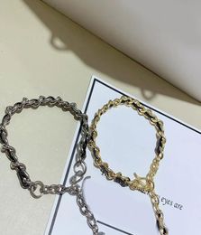 Bracelet en chaîne en cuir fait à la main Lettres luxueuses Timbre Chaîne à main Bijoux de mode Cadeau VIP avec boîtes 6pcslot1241480