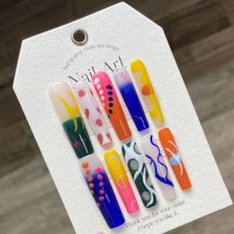 Cercous long fait à la main de faux ongles avec INS Metal Drawn Graffiti conçu coloré en acrylique complet Conseils d'ongle pour les filles 240328