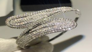 Bijoux de luxe faits à la main en argent sterling 925 en forme de T blanc clair topaze CZ diamant éternité croix bracelet femmes bracelet de poignet de mariage1749825