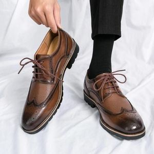 Chaussures à la main oxford Chaussures en cuir gris Brogue Chaussures habillées pour hommes Chaussures formelles commerciales classiques pour hommes zapatillas hombre