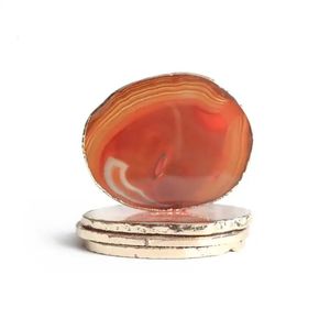 Handgemaakte Natural Red Agate Slice Holder Coaster met gouden bekleding voor drankjes Cup Holder Healing Stones Agate Geode Slice Housewarming cadeau