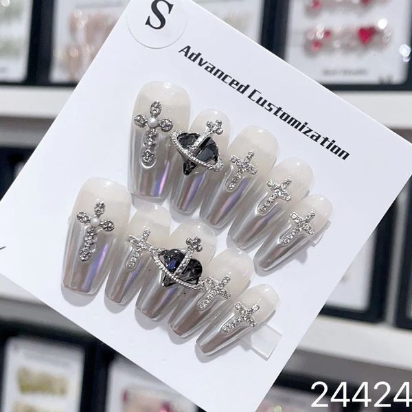 Presse punk faite à la main sur les ongles Y2k Métallique 3D Design Réutilisable Adhésif Faux Ongles avec Gule Artificiel Acrylique Nail Art pour Filles 240129