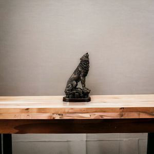 Estatua de lobo de resina hecha a mano, estatuilla de lobo de resina creativa, estatua de animal salvaje, adorno de animales, acentos para el hogar, decoración del hogar y la sala de estar