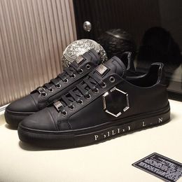 Handgemaakte klinknagel high-end PP-heren Mens Fashion Leather Lychee Metal Sheet Design hoogwaardige platte bodem ademende casual schoenen