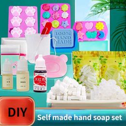 Savon à main DIY DIY Sac de savon à la main Sac de fabrication d'outils Ensemble d'outils complet de moule en silicone Auto-made Childrens Master Milk Soap Base 240416