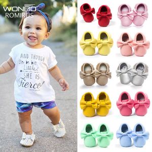 Handgemaakte zachte bodem mode kwasten baby moccasin pasgeboren baby's schoenen 19-kleuren PU lederen Prewalkers laarzen groothandel