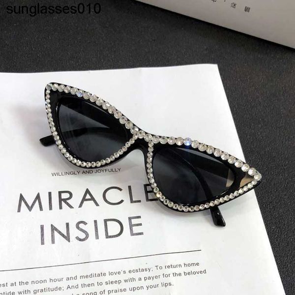 Lunettes de soleil faites à la main incrustées de diamants femmes tiaodi personnalité triangle hip hop lunettes de chat version coréenne de lunettes de soleil photo de mode pour hommes