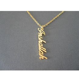 Collier avec nom Vertical fait à la main, collier commémoratif personnalisé à la mode, en acier inoxydable, bijoux pour femmes et hommes, cadeau d'anniversaire, lettre 210j