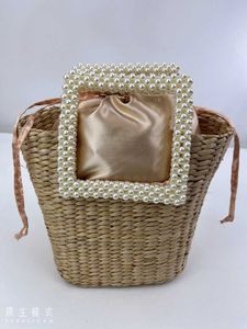 Sac tissé fait main avec anse en perles et quenouilles 240402