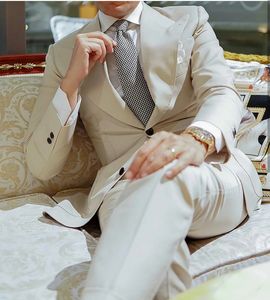 Hübscher beige Hochzeits-Smoking von hoher Qualität, schlanker Herren-Bräutigam-Anzug mit spitzem Revers, zwei Knöpfen, Prom-Party-Blazer-Jacke (Jacke + Hose)