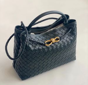 Andiamo Cannes MovieBag en cuir de vache tissé à la main, élégant sac à main à une épaule style B : artisanat classique, luxe au quotidien, fermoir métallique chic, vert matcha