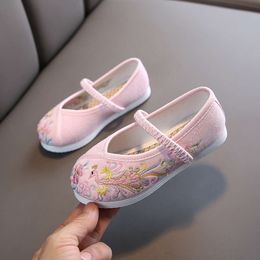 Hanfu zapatos bordados hechos a mano para niñas, zapatos de tela antiguos de Beijing para niños, zapatos de baile, zapatos de estilo étnico para estudiantes