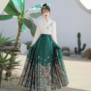 Hanfu (qianmo Qianshang) Falda con cara de caballo hecha por Ming Flor de maquillaje dorada tejida para mujer Primavera y verano Estatura pequeña Estilo de desplazamiento Se ve delgado