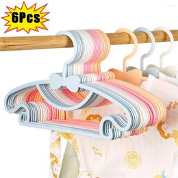 Perchas 6/1 Uds. Perchas para ropa para niños, estantes portátiles de plástico a prueba de viento, soporte para abrigos para niños, organizador de ropa para bebés