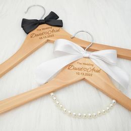 Cintres personnalisés pour robe de mariée, noms gravés et Date, cadeaux de douche