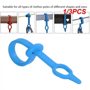 Hangers Multifunctionele winddichte kunststof hangerhaken Droogrek Antislip fixeergesp voor staaf Willekeurige kleur