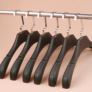 Hangers rekken 10 stcs zwarte plastic kleding hangers slipvrije badkamer handdoekhouder volwassen brede schouder met inkeping droogrek organizer jassen 230227