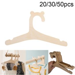 Cintres Racks 20/30/50 pièces petits vêtements pour enfants support en bois filles maison créative cadeau pour enfants 230211