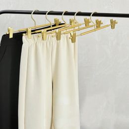Hangers Racks 5/10 Pack cintres pour pantalons en aluminium porte-pantalons avec deux clips antidérapants réglables crochet pivotant armoire de rangement porte-vêtements 231007