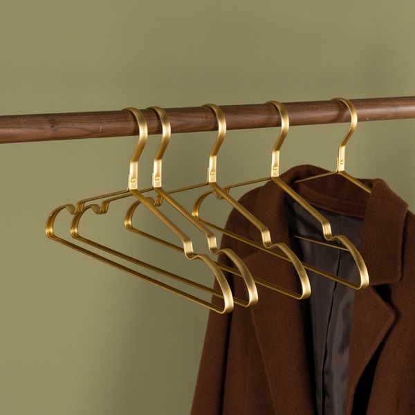 Cintres Racks 5 / 10pcs Or Mat Cintre En Alliage D'aluminium Vêtements Etendoir Antidérapant Robe Serviette Manteau Cintres Garde-Robe Organisateur 230316