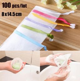 Sac à savon en nylon suspendu filet en maille pour le nettoyage moussant des gants de nettoyage de baignoire de nettoyage de nettoyage en gros 100 pcs / lot 240422